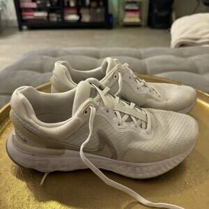 Nike React Miler 3 Womens Size 8 White Silver Running Shoes